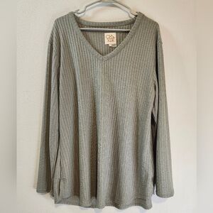 Chaser‎ Brand Waffle Knit V-Neck Gray Rounded Slit Hem Top Size XXL
